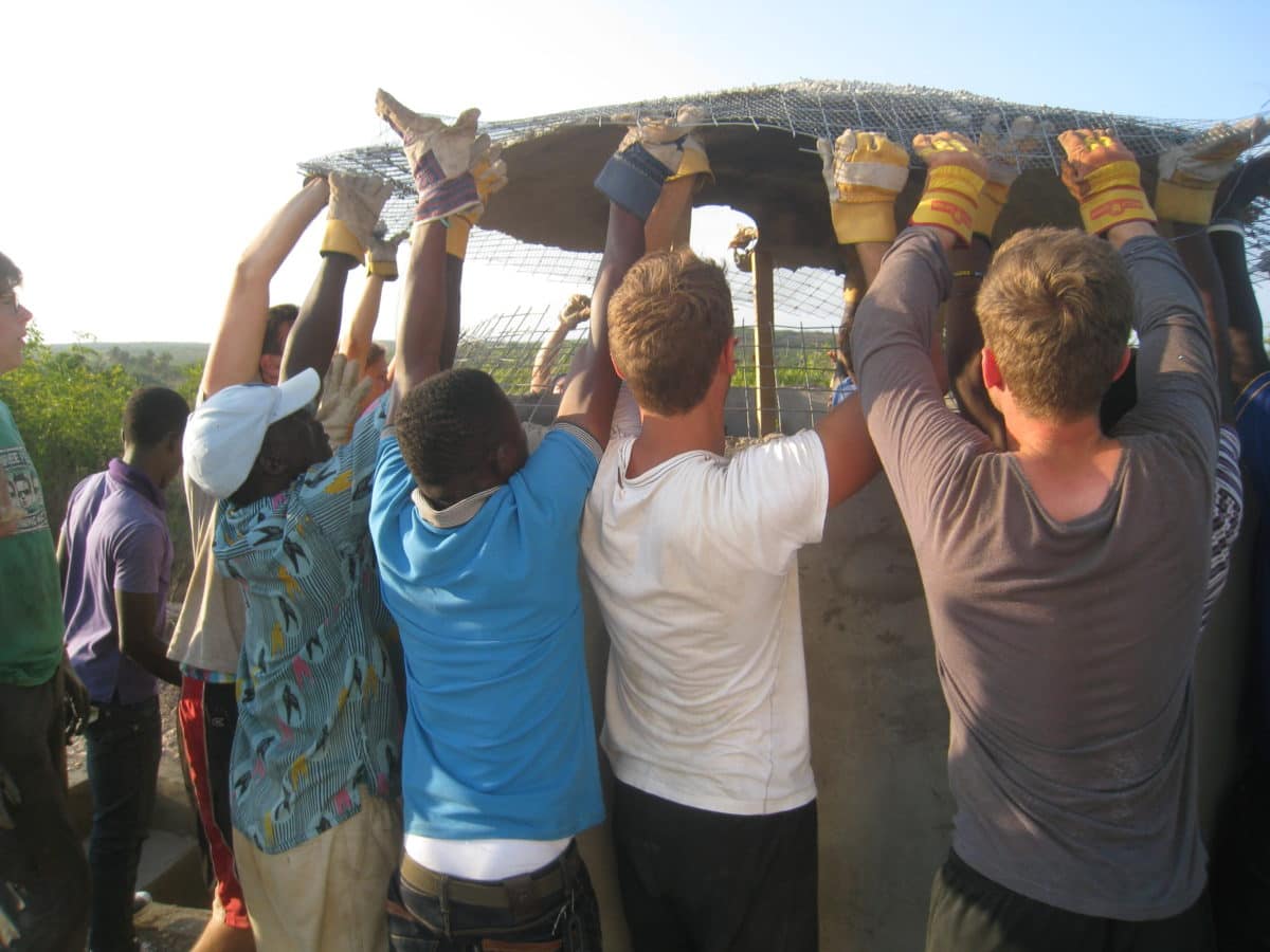 Brigaders Bring Life Straws to Community Members in Ghana - Global Brigades  Blog